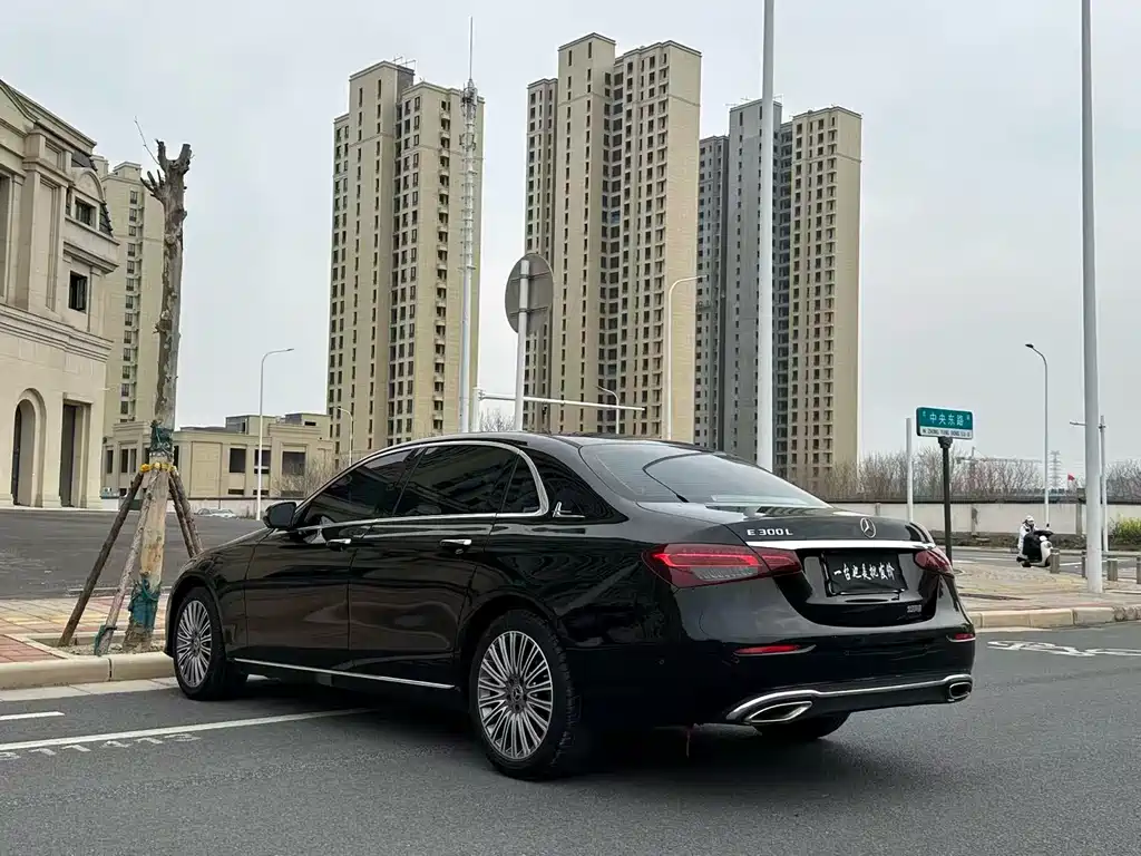 Mercedes-Benz E-Class 2022 — фото 17