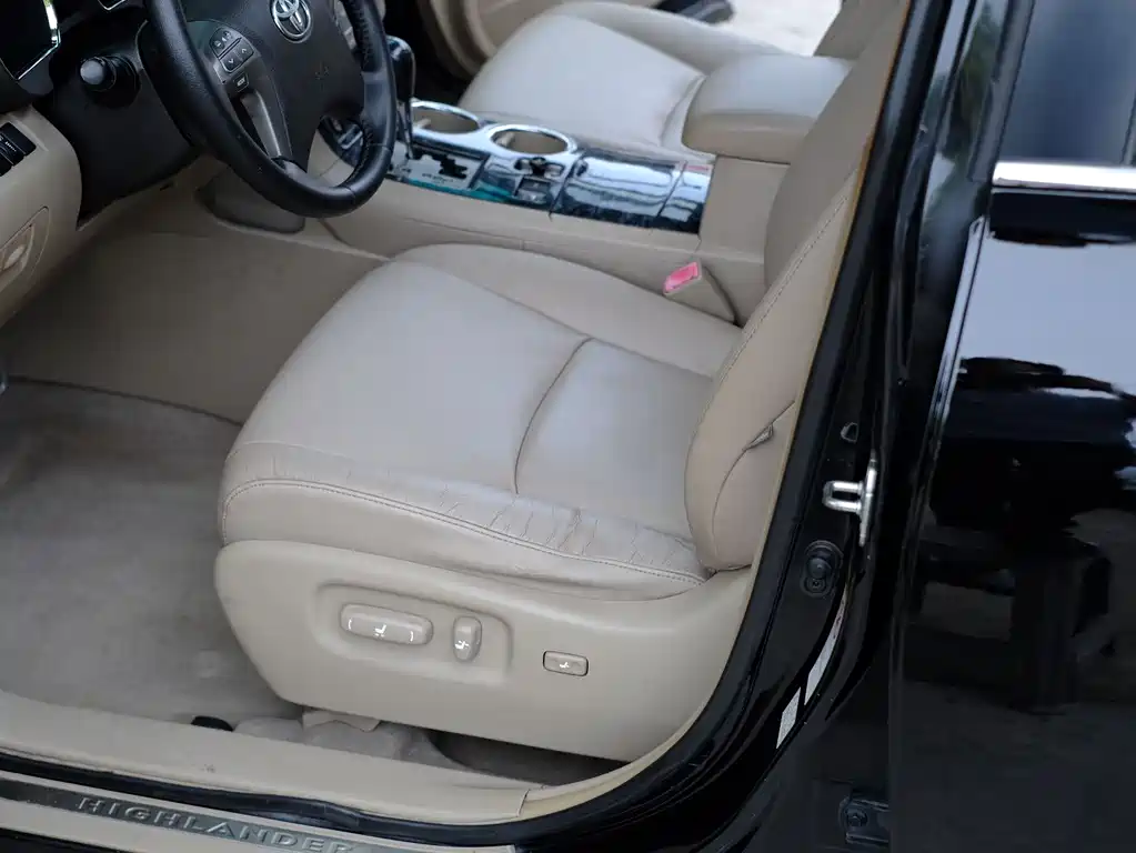 Toyota Highlander 2010 — фото 27