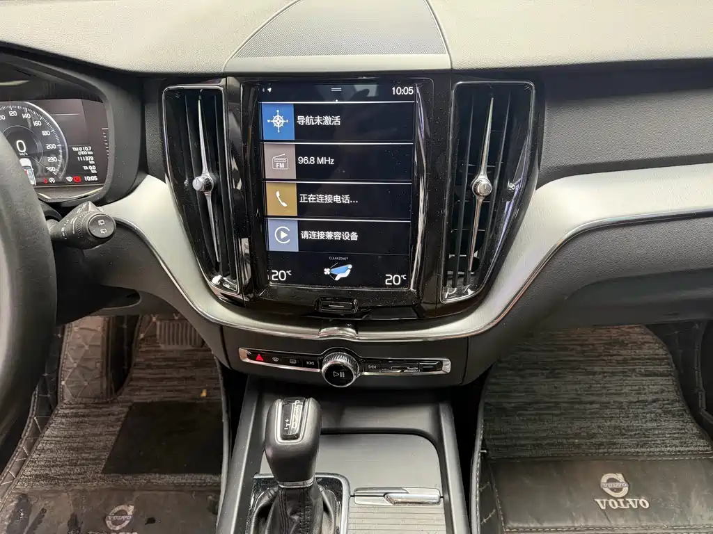Volvo XC60 2019 — фото 10