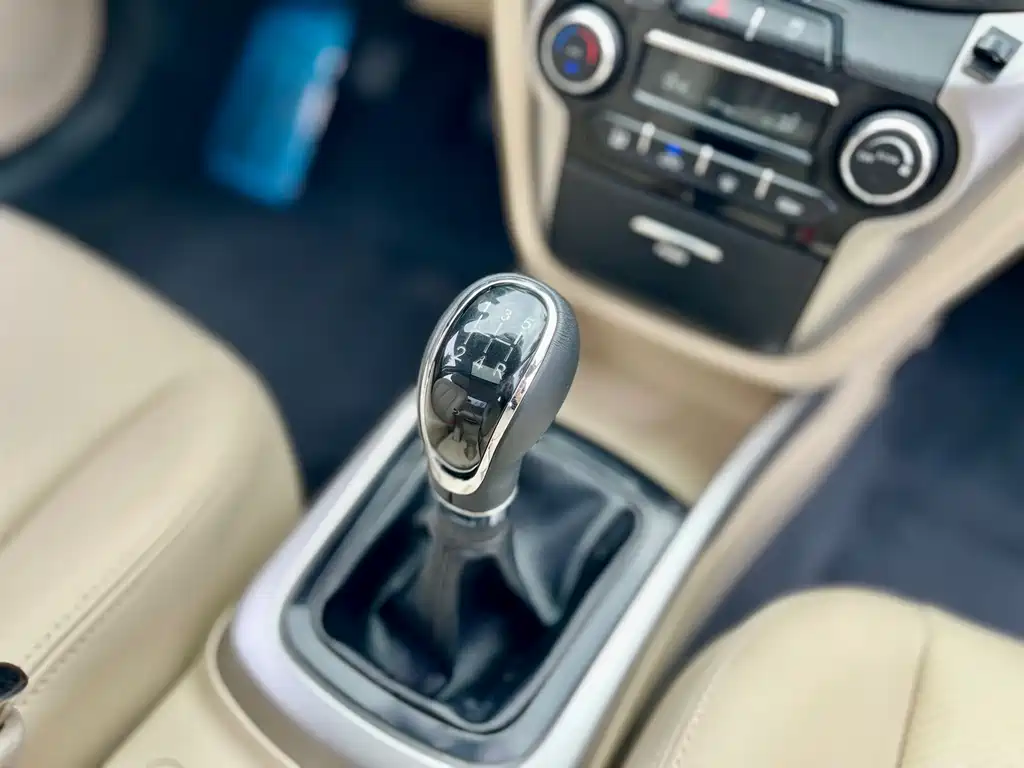 Changan Eado 2016 — фото 13