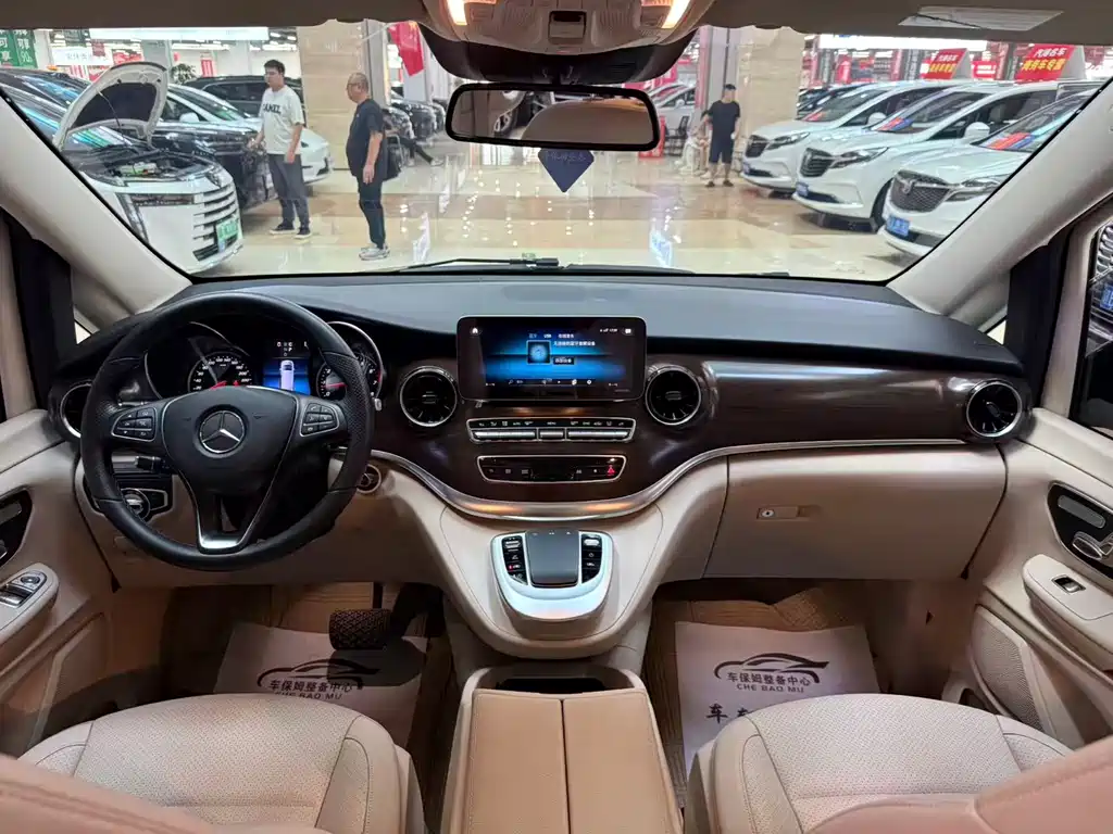 Mercedes-Benz V-Class 2021 — фото 13