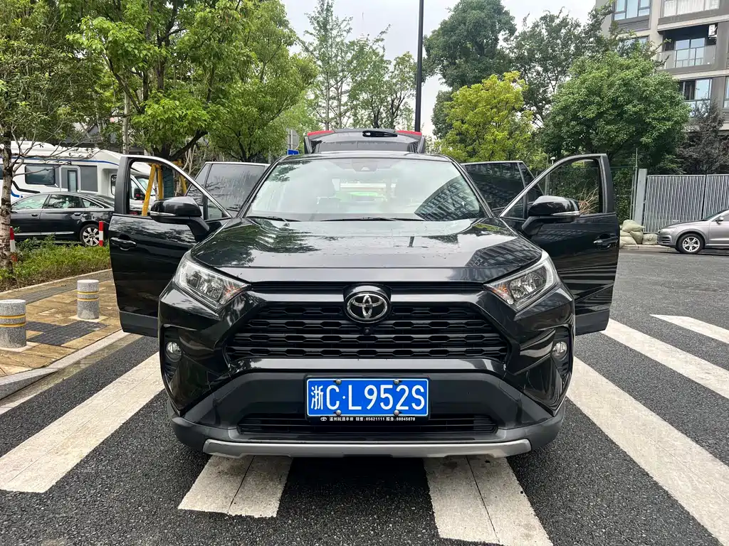 Toyota RAV4 2020 — фото 23
