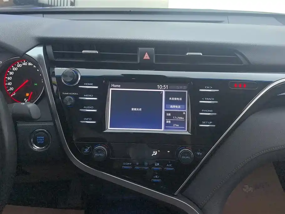 Toyota Camry 2019 — фото 13