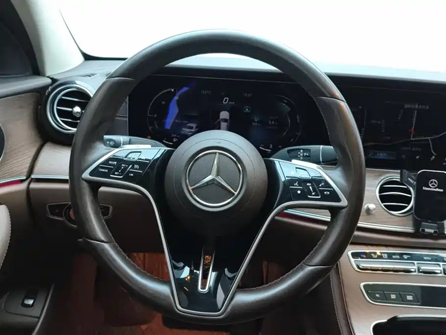 Mercedes-Benz E-Class 2022 — фото 15
