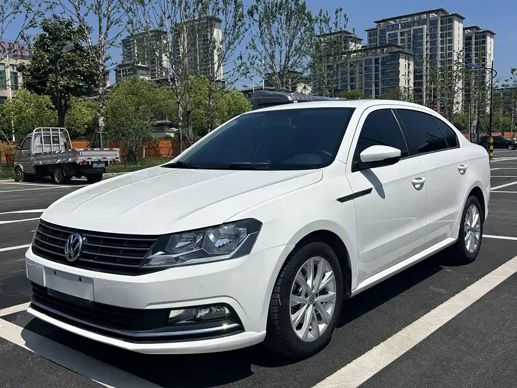 Volkswagen Lavida 2017 — фото 1
