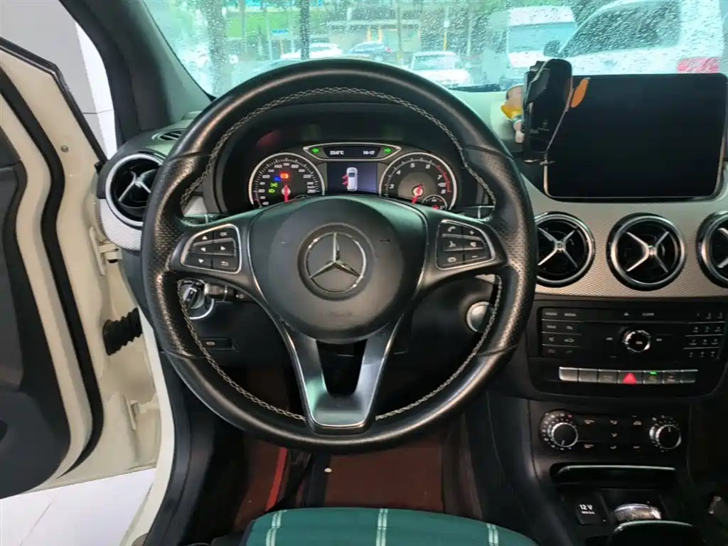 Mercedes-Benz B-Class 2017 — фото 10