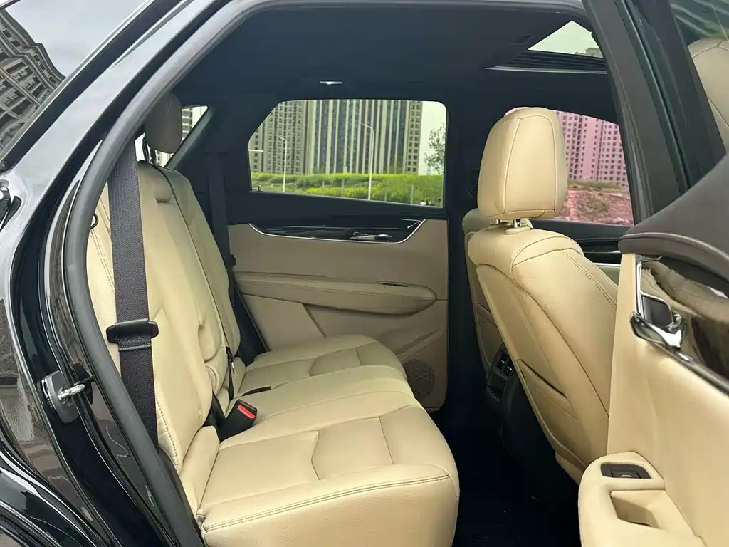 Cadillac XT5 2017 — фото 11