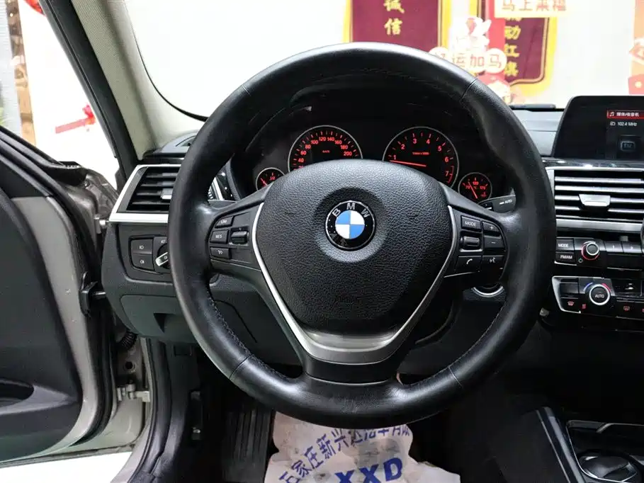 BMW 3 Series 2018 — фото 15