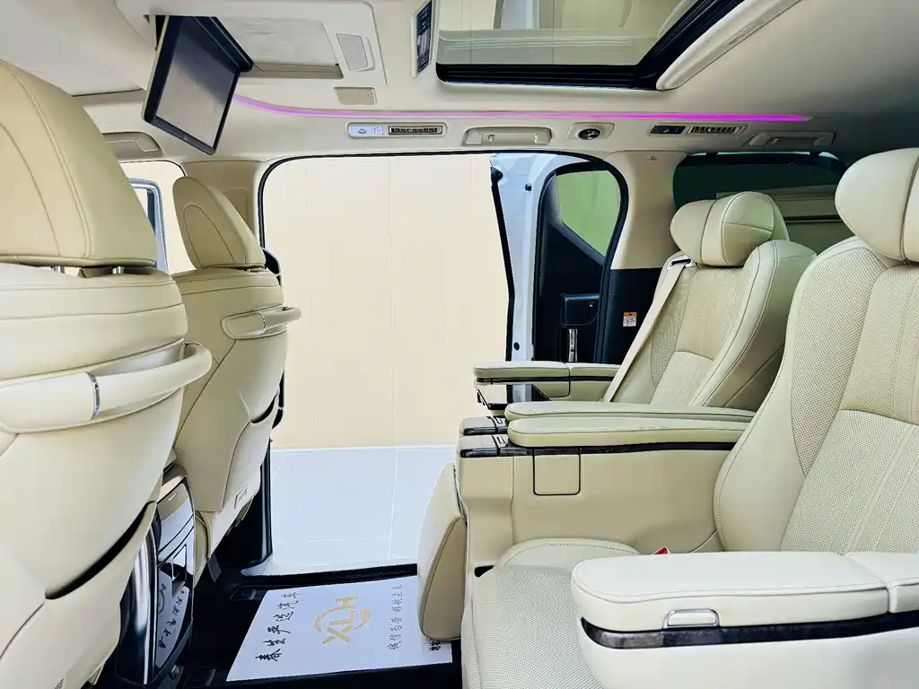 Toyota Vellfire 2023 — фото 12