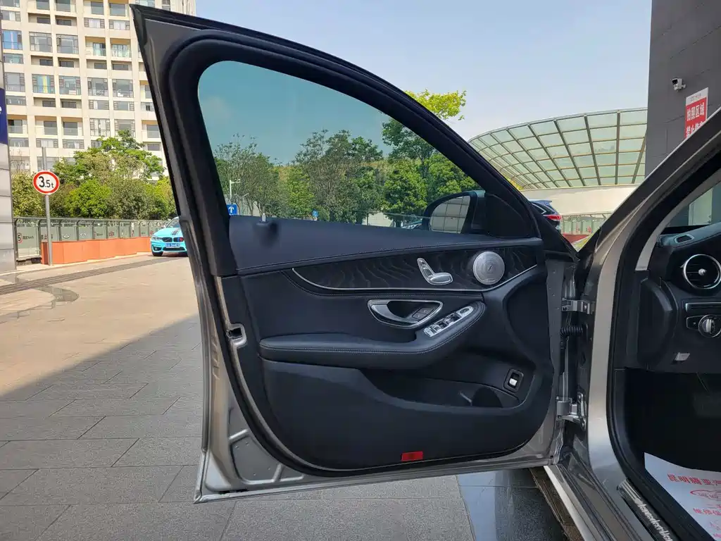 Mercedes-Benz C-Class 2019 — фото 15
