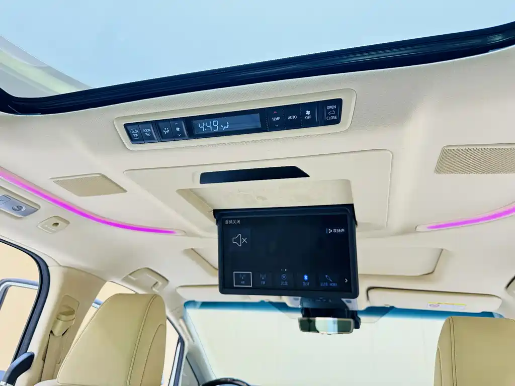 Toyota Vellfire 2023 — фото 10