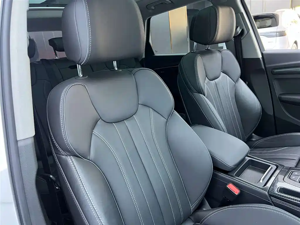 Audi Q5L 2023 — фото 30