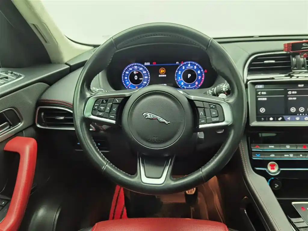 Jaguar F-PACE 2021 — фото 11