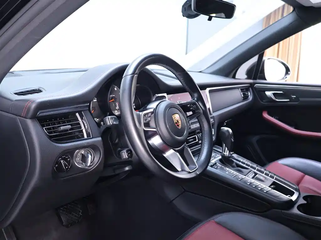 Porsche Macan 2019 — фото 10