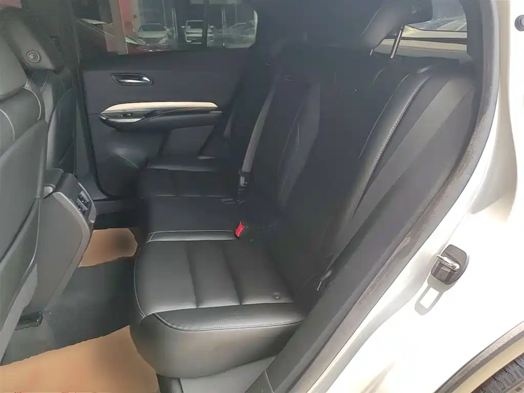 Cadillac XT4 2018 — фото 17