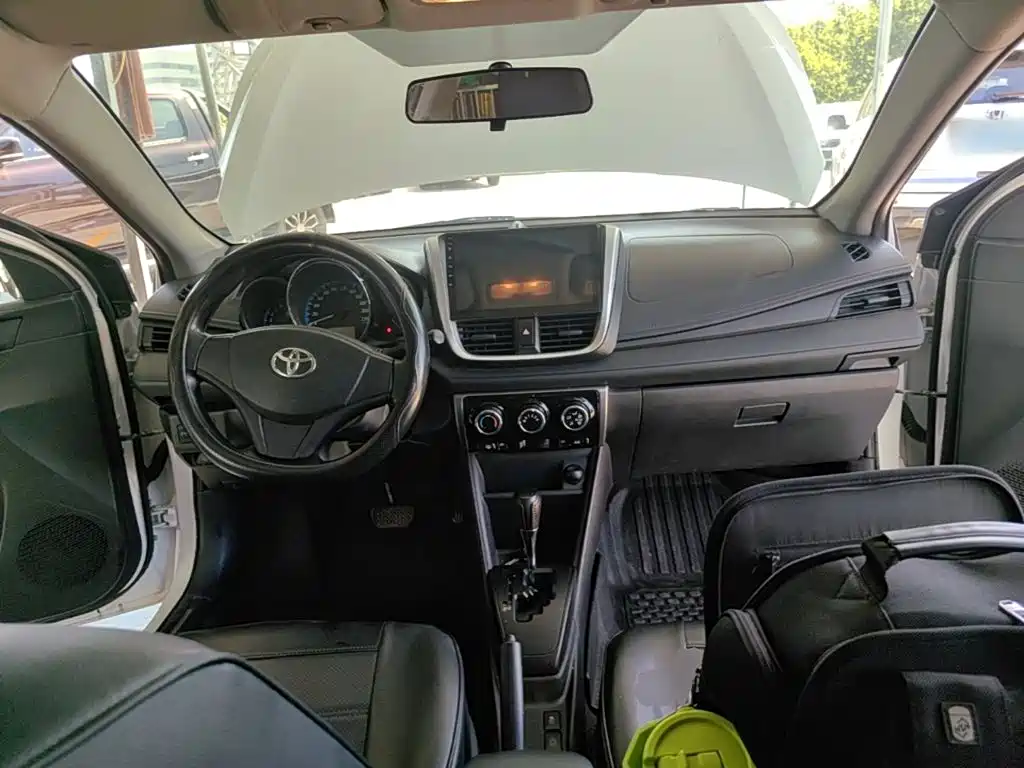 Toyota Yaris L 2018 — фото 10