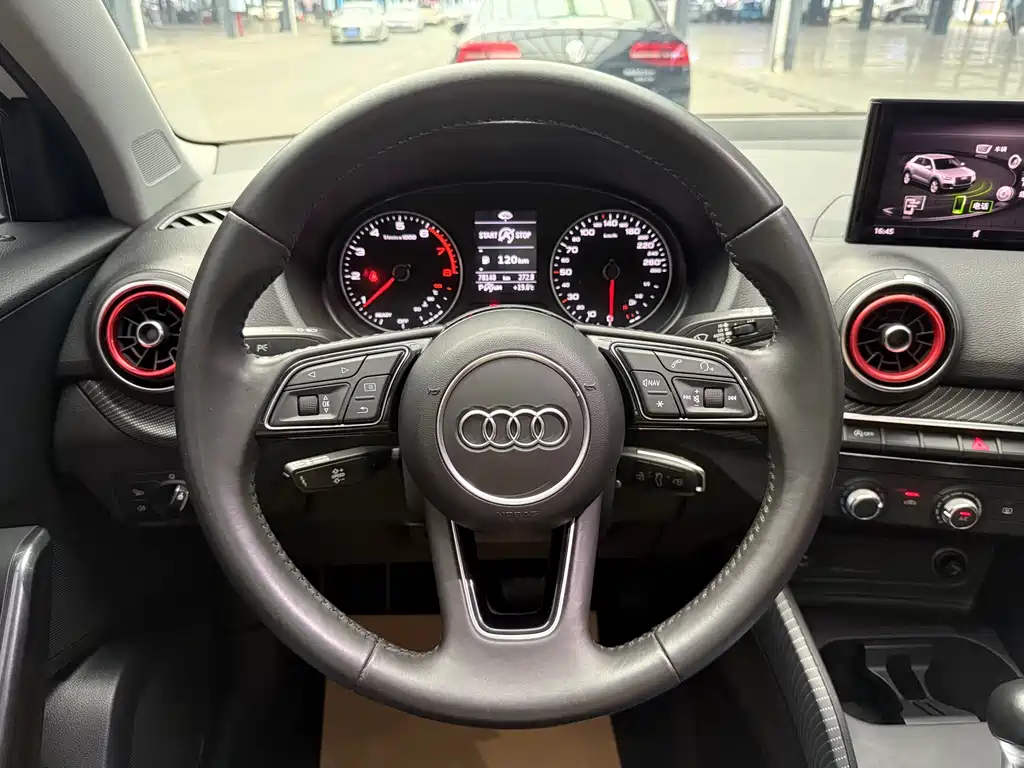 Audi Q2L 2018 — фото 5