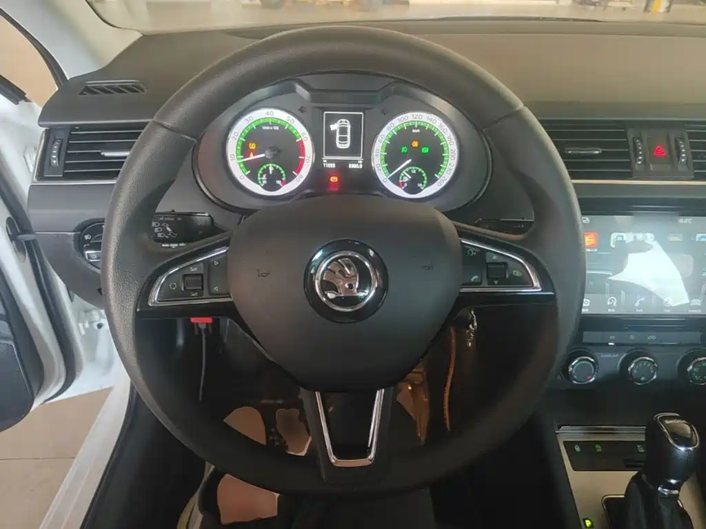 Skoda Octavia 2019 — фото 11