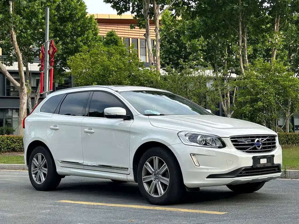 Volvo XC60 2017 — фото 7