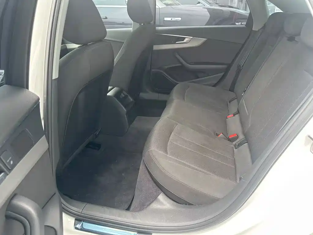 Audi A4L 2018