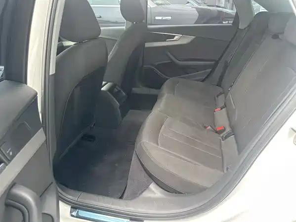 Audi A4L 2018
