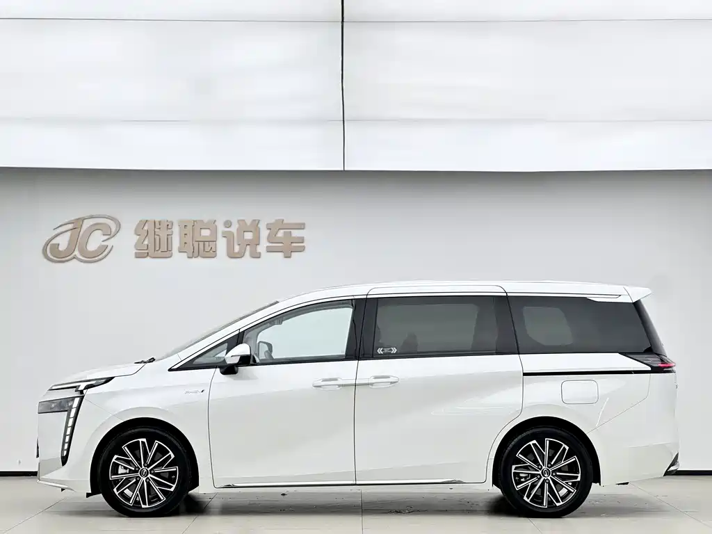 GAC Trumpchi E8 PHEV 2024 — фото 2