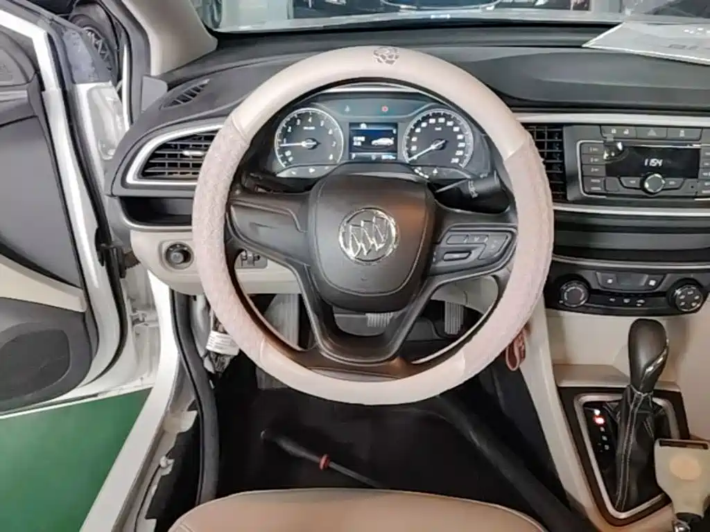 Buick Excelle 2016 — фото 11