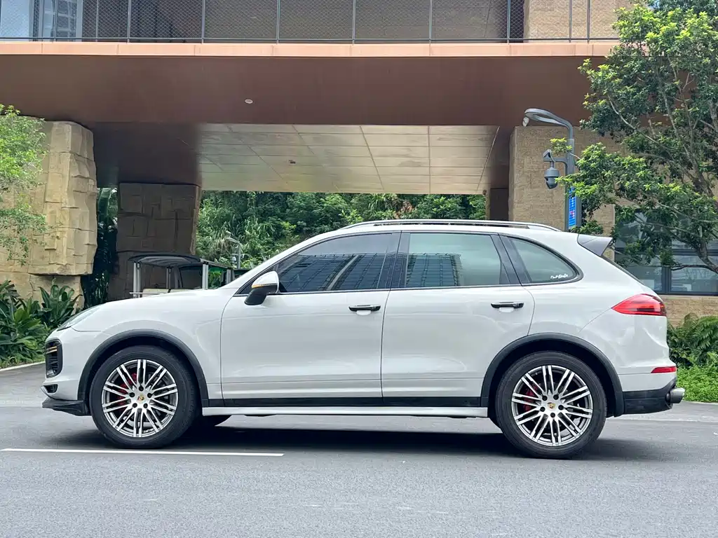 Porsche Cayenne 2015 — фото 4