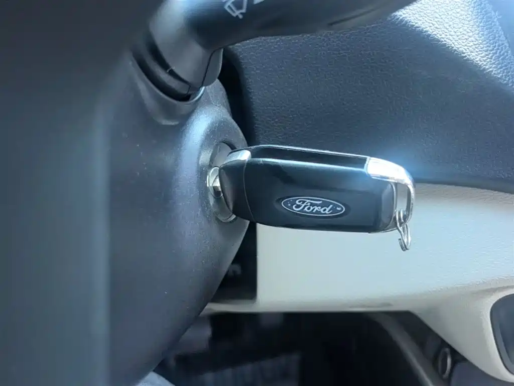 Ford Escort 2018 — фото 9
