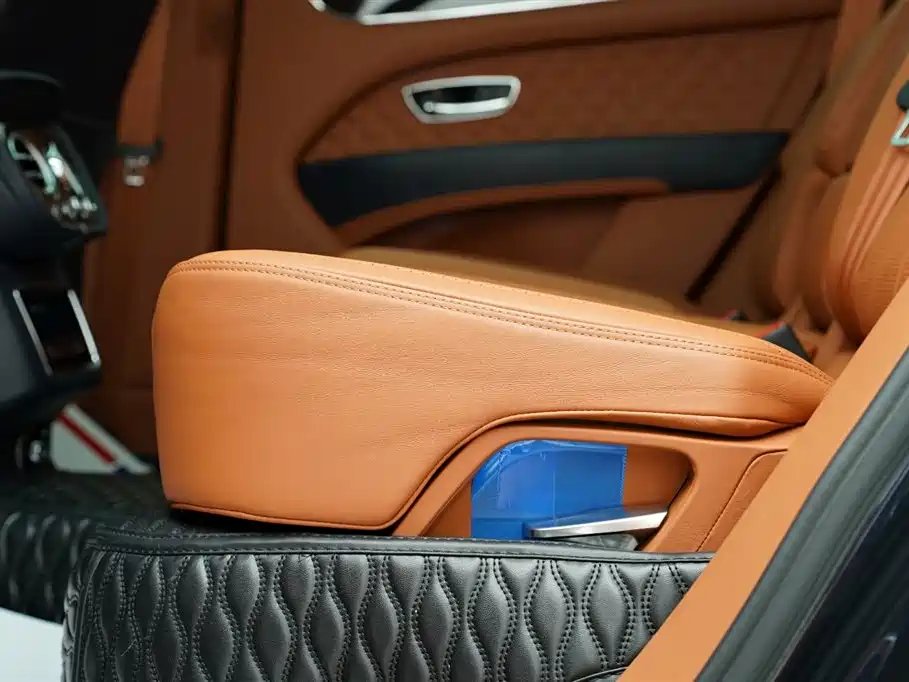Bentley Bentayga PHEV 2021 — фото 13