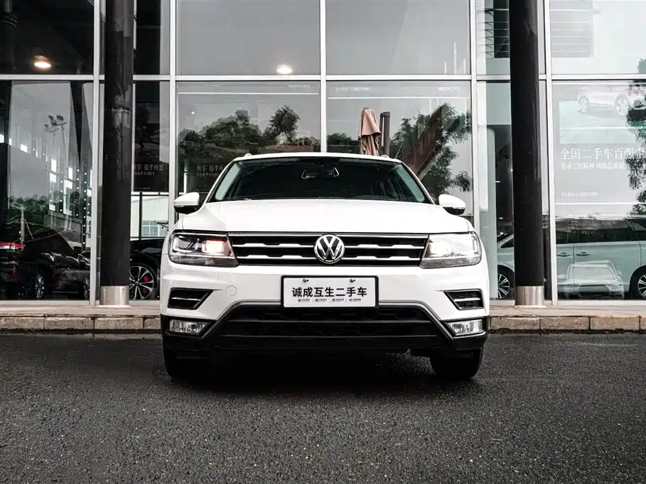 Volkswagen Tiguan L 2017 — фото 2