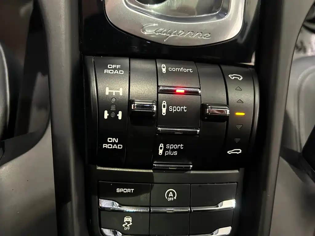 Porsche Cayenne 2016 — фото 16