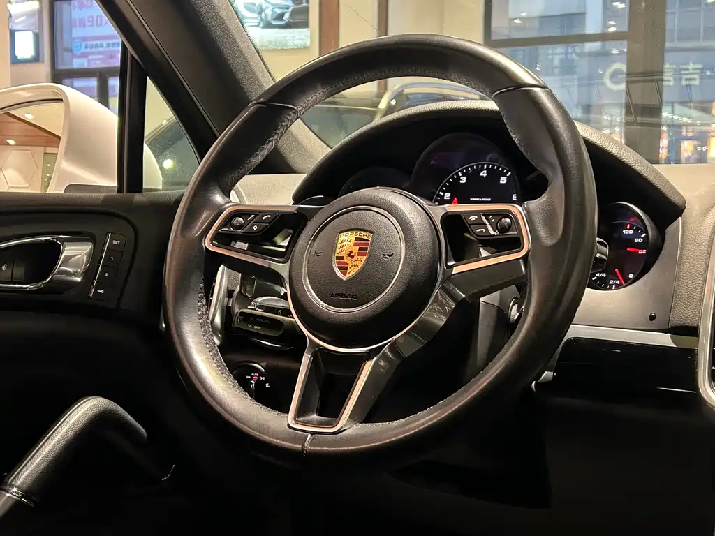 Porsche Cayenne 2016 — фото 25