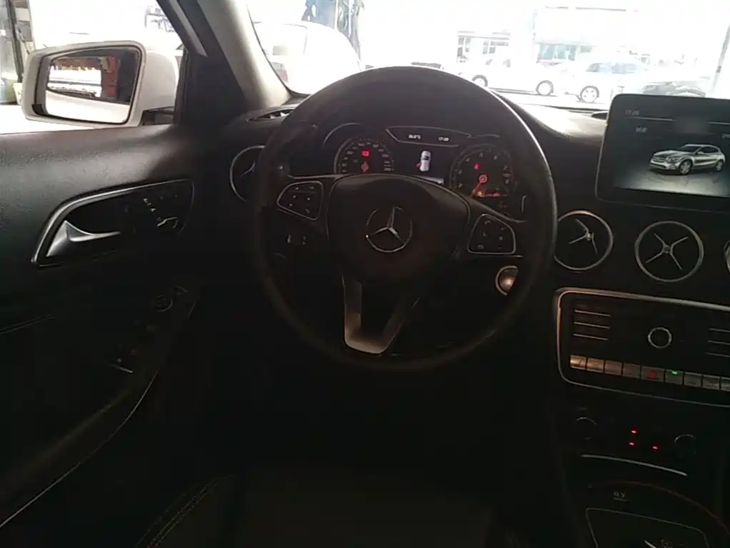 Mercedes-Benz GLA 2018 — фото 11