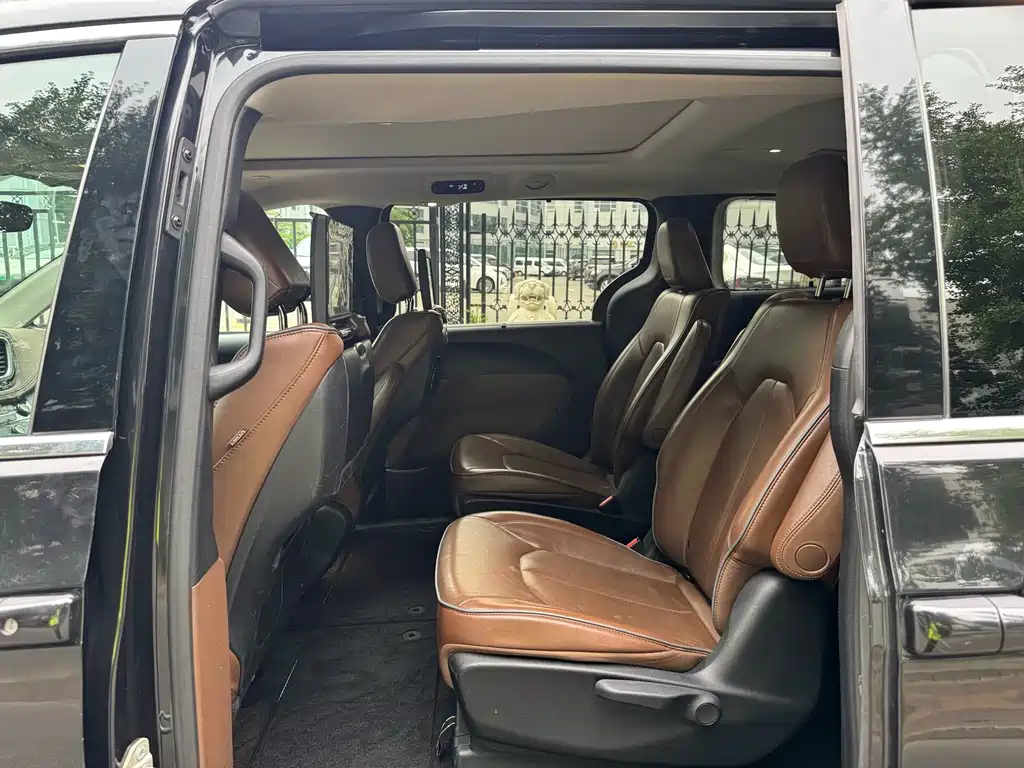 Chrysler Grand Voyager 2018 — фото 25