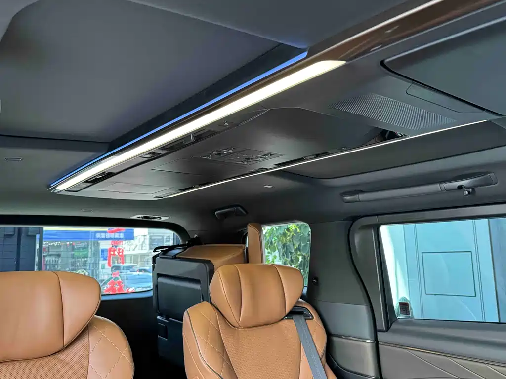 Toyota Vellfire 2024 — фото 17