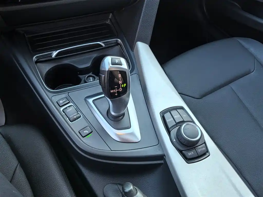 BMW 3 Series 2016 — фото 16