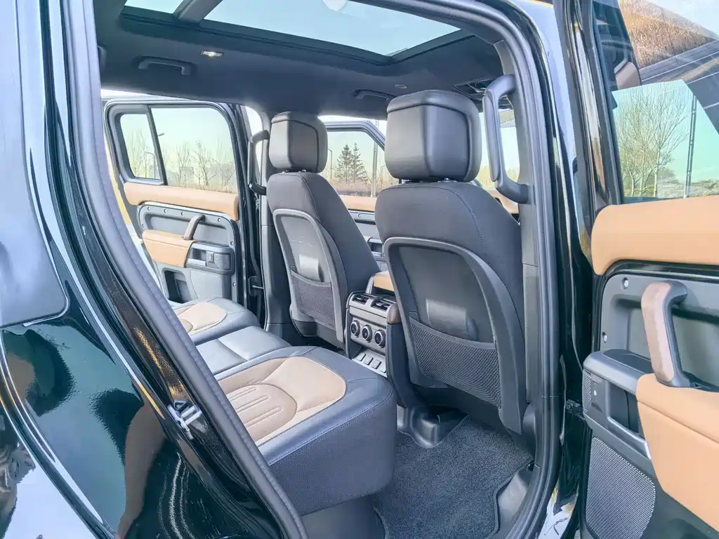 Land Rover Defender 2025 — фото 15