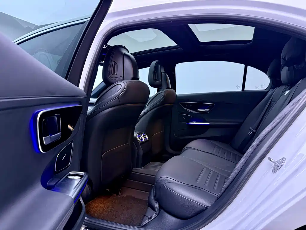 Mercedes-Benz C-Class 2023 — фото 6
