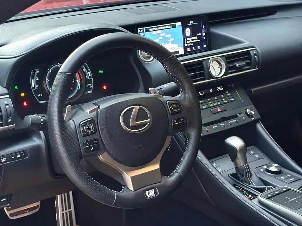 Lexus RC 2018 — фото 11
