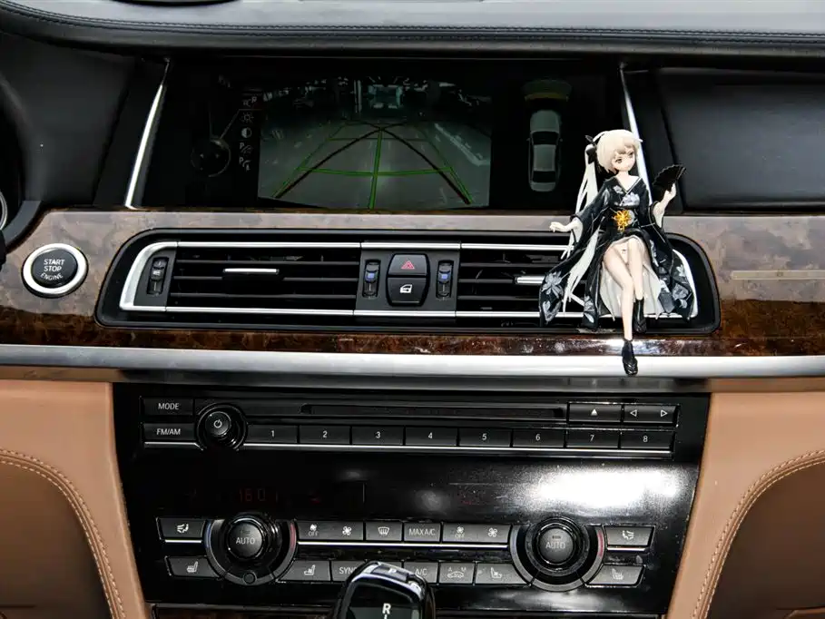 BMW 7 Series 2013 — фото 26