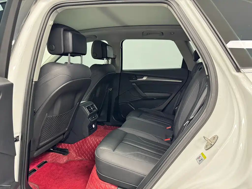 Audi Q5L 2023 — фото 14