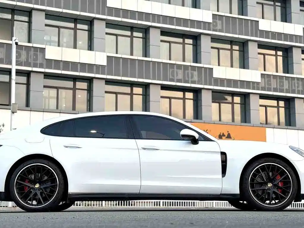 Porsche Panamera 2021