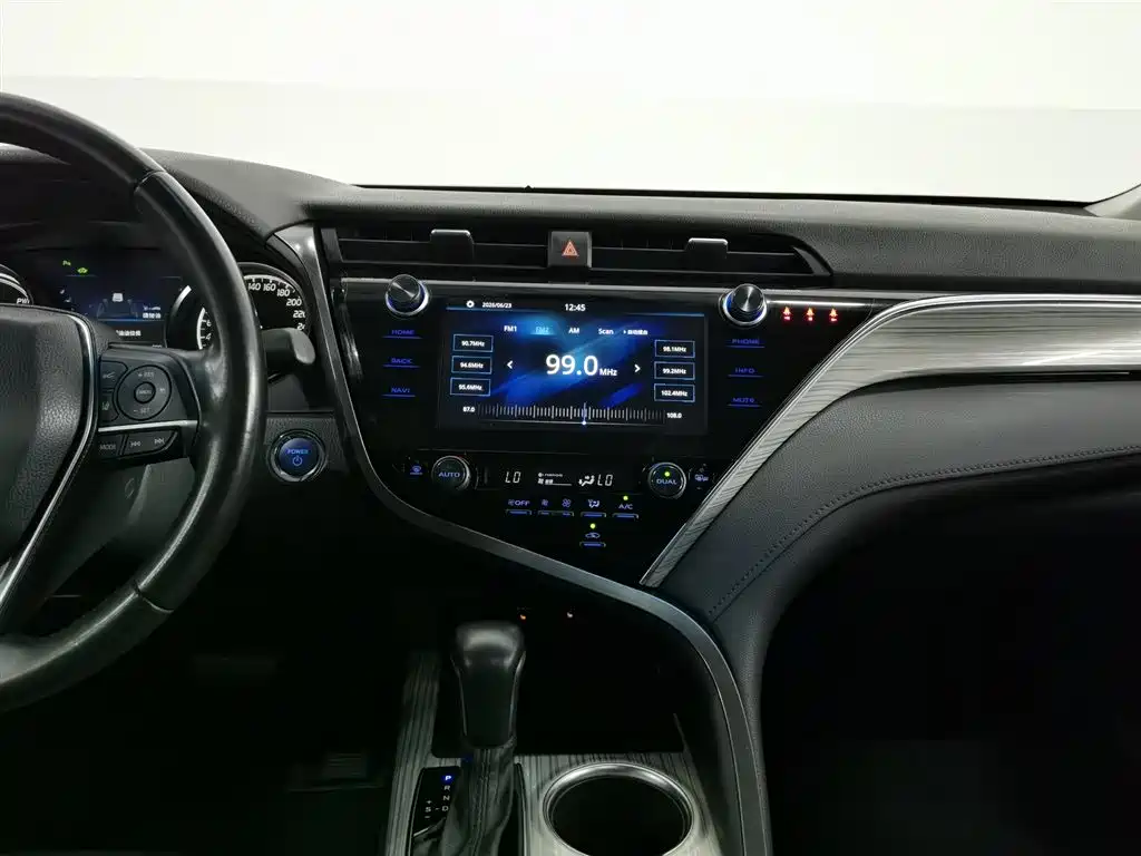 Toyota Camry 2020 — фото 12