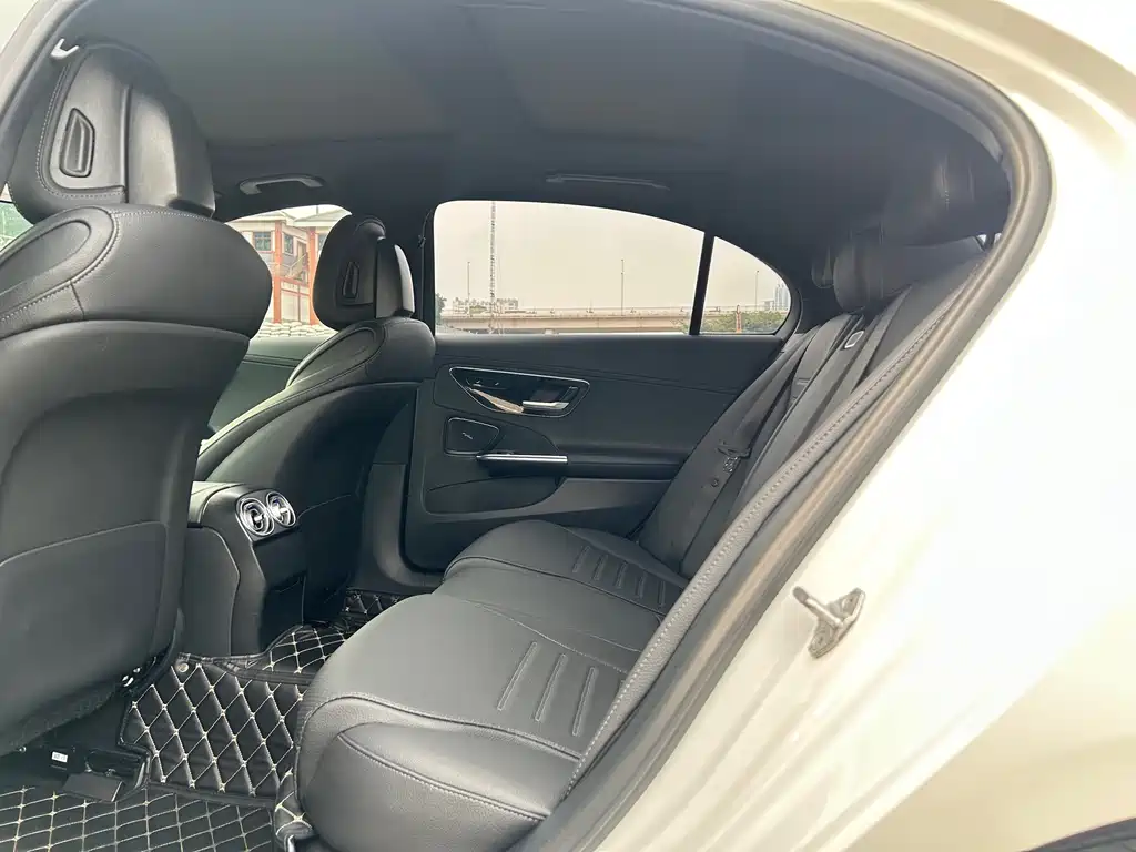 Mercedes-Benz C-Class 2023 — фото 13