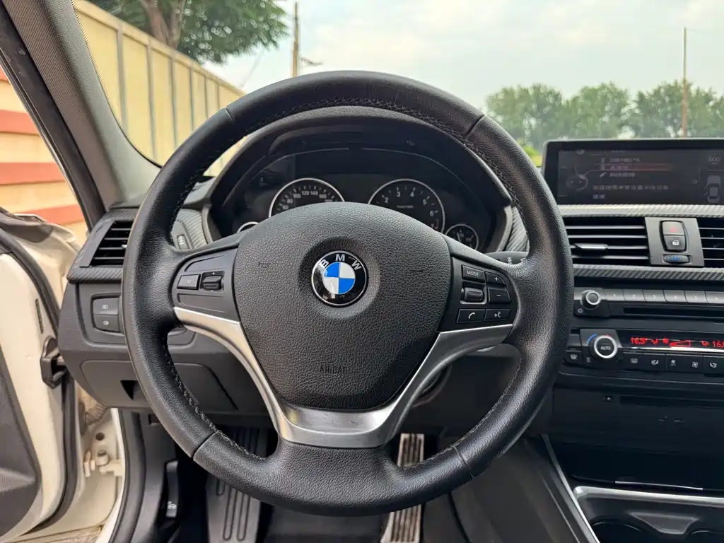 BMW 3 Series 2015 — фото 10