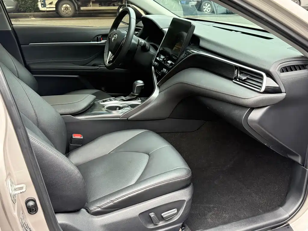 Toyota Camry 2022 — фото 10