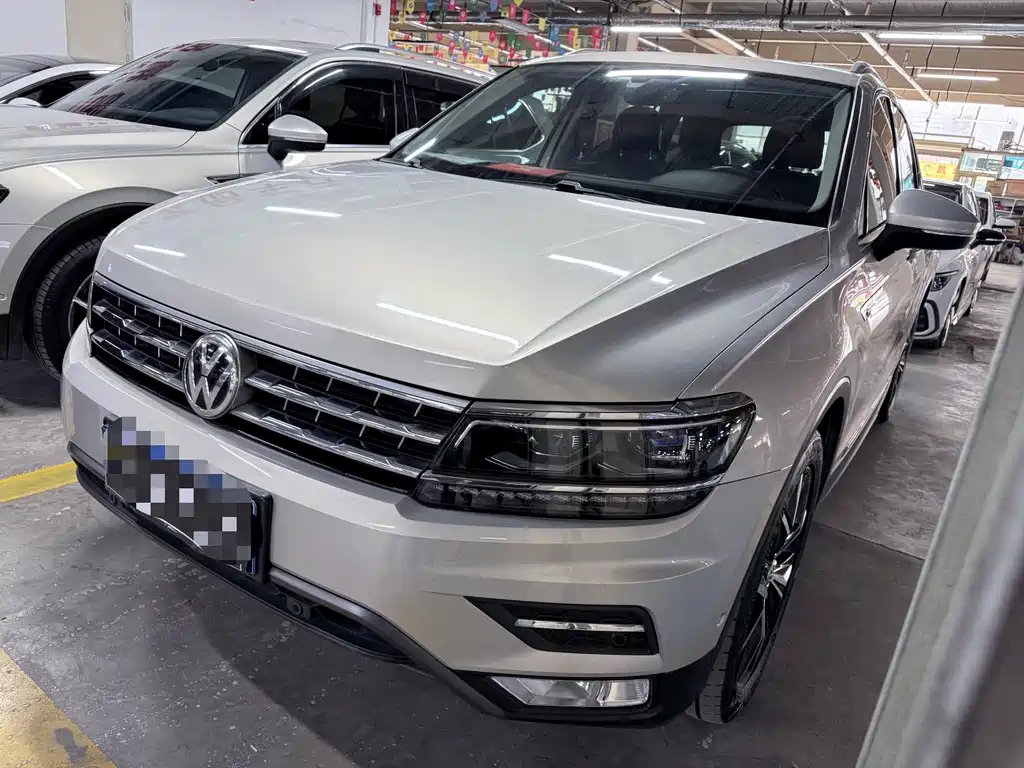 Volkswagen Tiguan L 2017 — фото 1