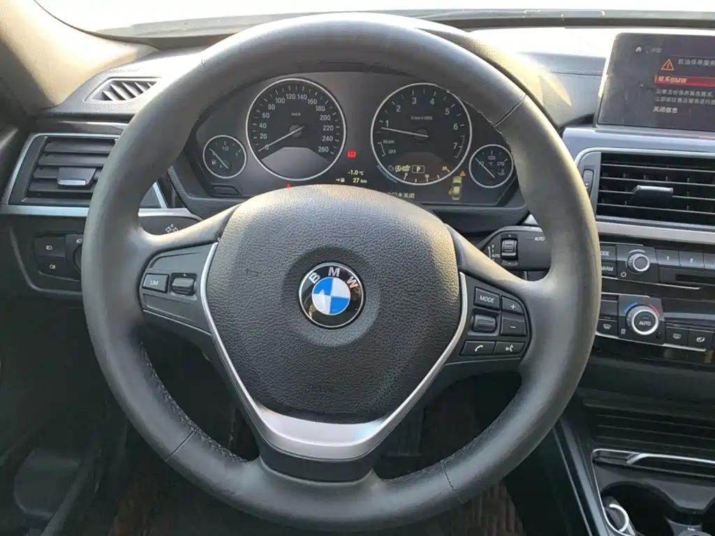 BMW 3 Series 2019 — фото 10