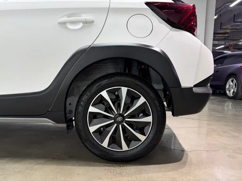 Toyota Yaris L 2022 — фото 35